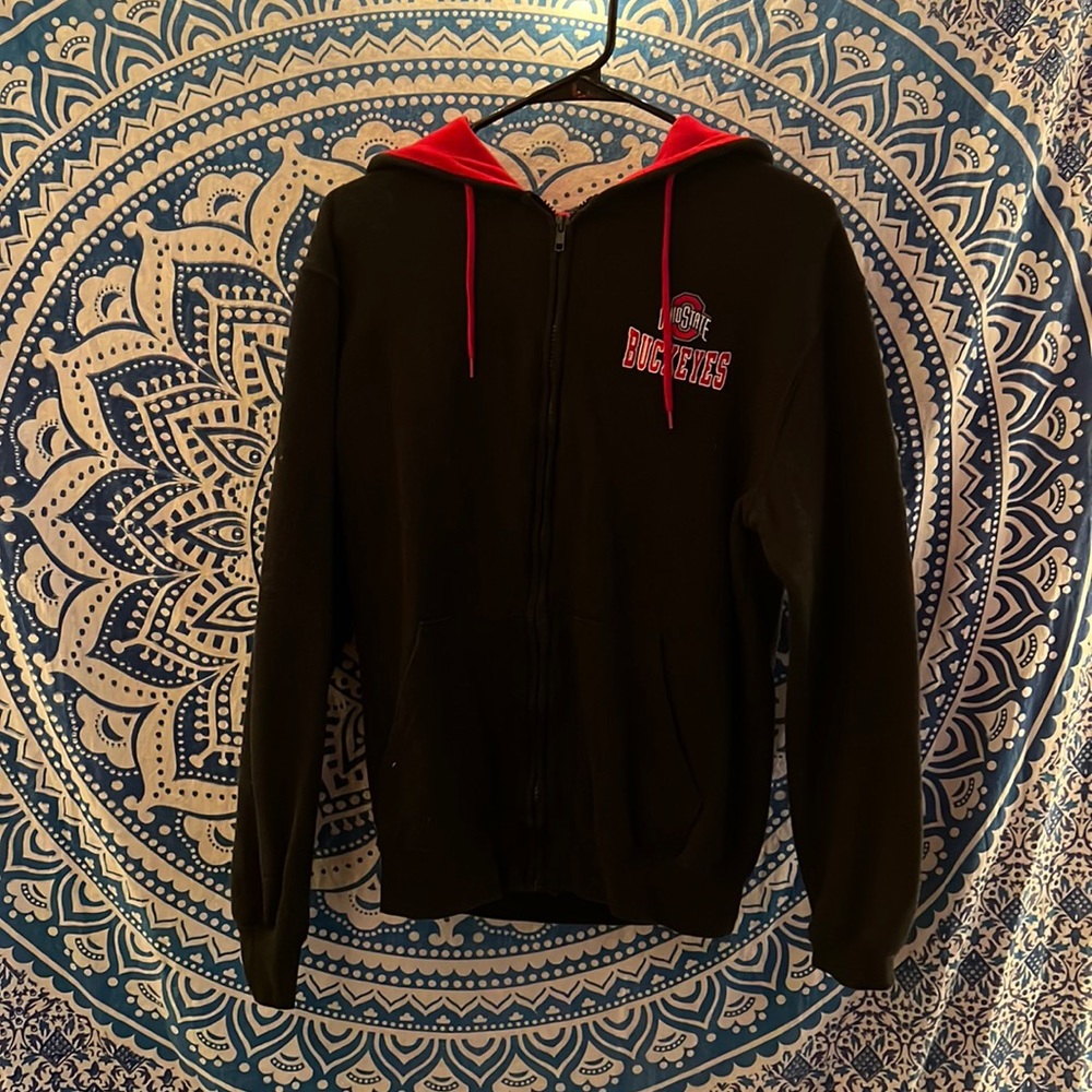 It’s a small ohio state buckeyes zip up! No damages, only worn a few times